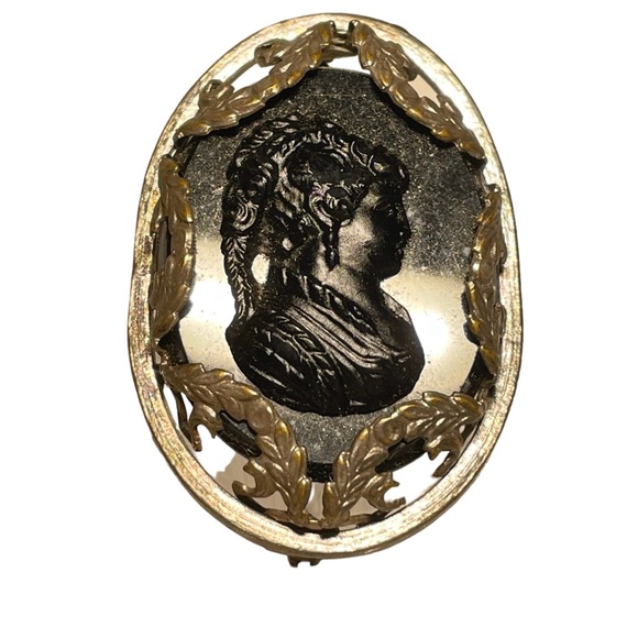 Vintage Cameo Brooch Pin Glass Faceted Black Oval Goldtone Setting C-Clasp - Picture 5 of 5